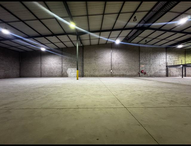1,069M² WAREHOUSE TO LET IN BRIARDENE